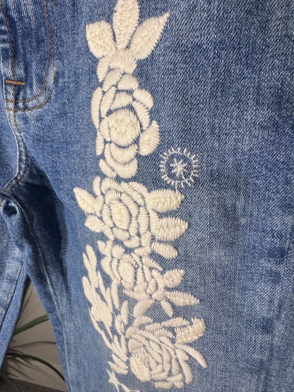 7 For All Mankind Easy Slim Jeans Blue Floral Embroidered Size 24 NWT - Picture 5 of 7
